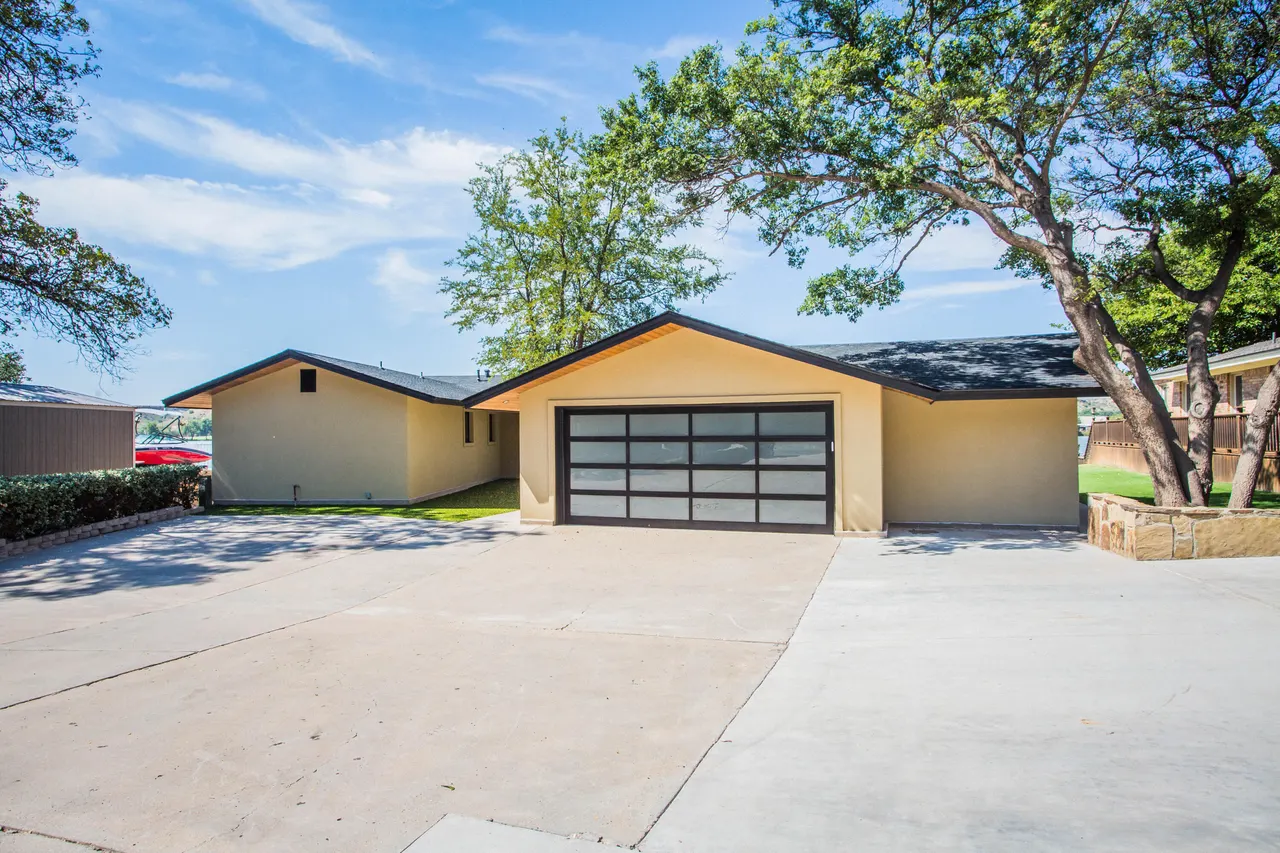 Front exterior — 25 E Lakeshore Drive, Ransom Canyon, TX 79366