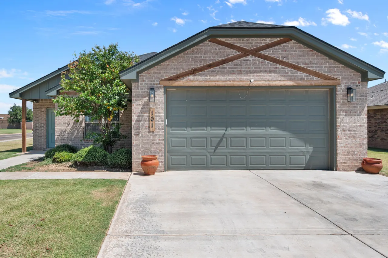 Front exterior — 101 Gary Avenue, Levelland, TX 79336