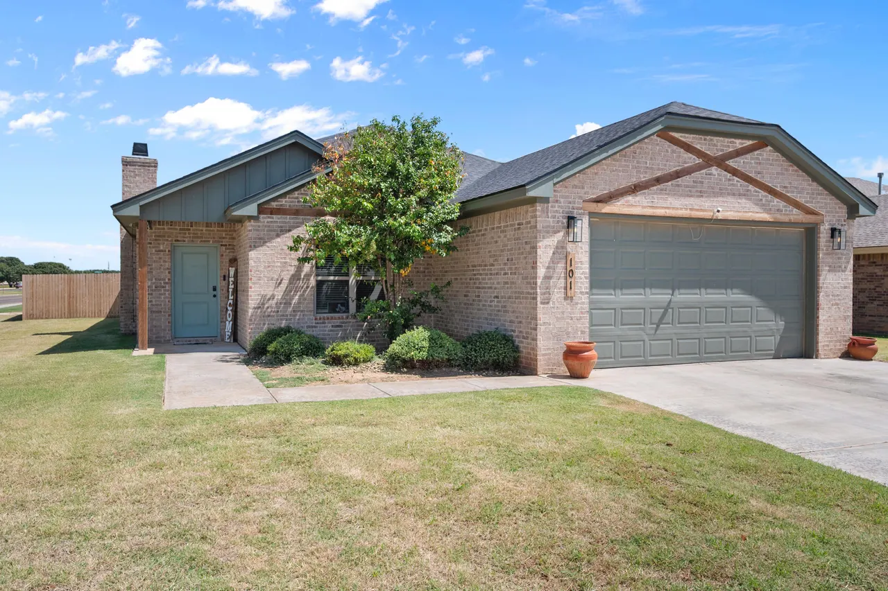 Photo 2 — 101 Gary Avenue, Levelland, TX 79336