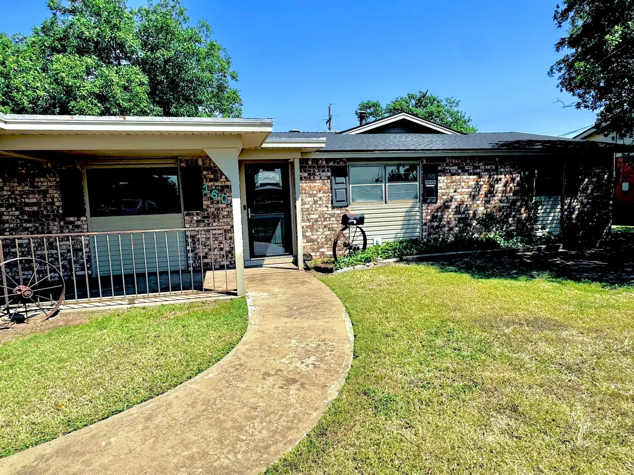 Photo 2 — 1604 Ennis Street, Plainview, TX 79072