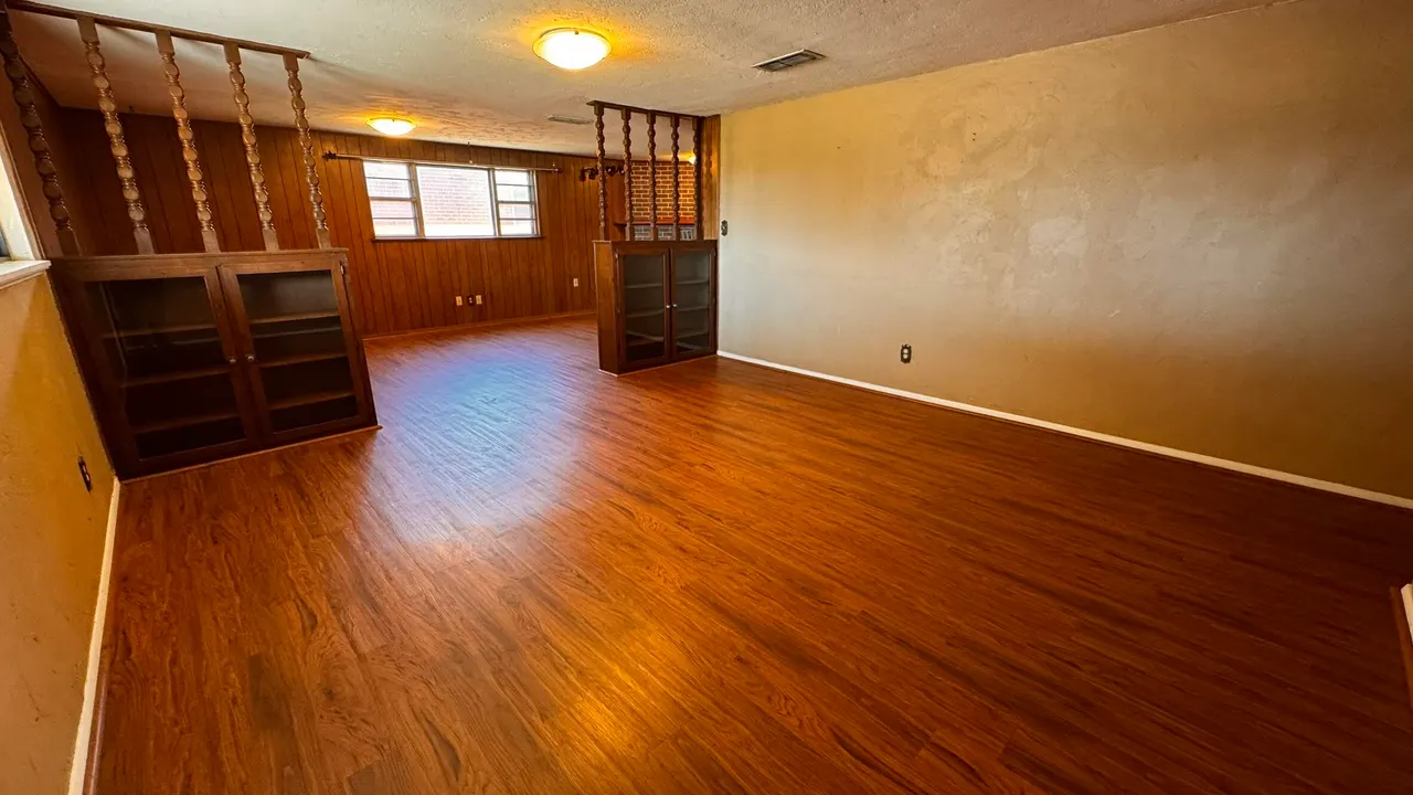 Photo 3 — 1604 Ennis Street, Plainview, TX 79072