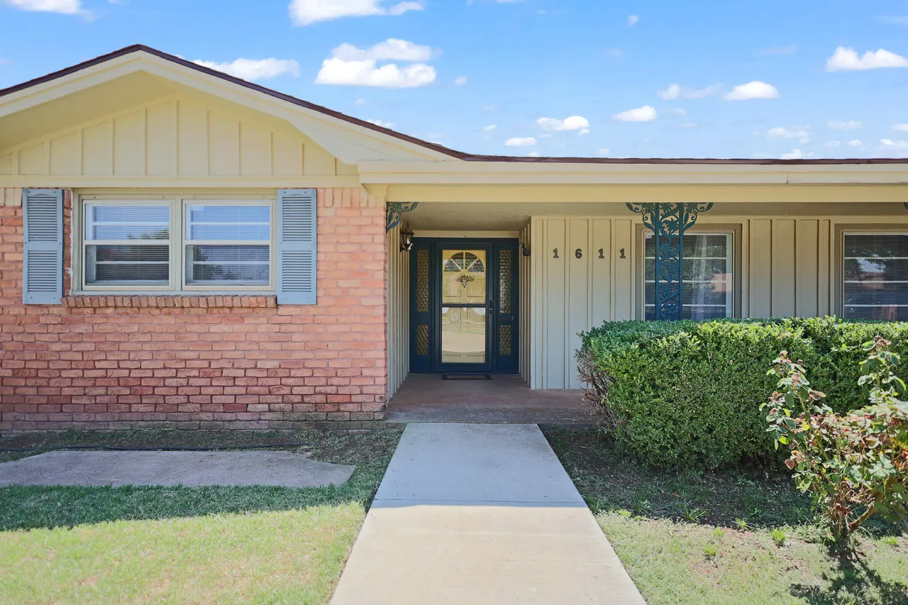 Photo 4 — 1611 55th Street, Lubbock, TX 79412
