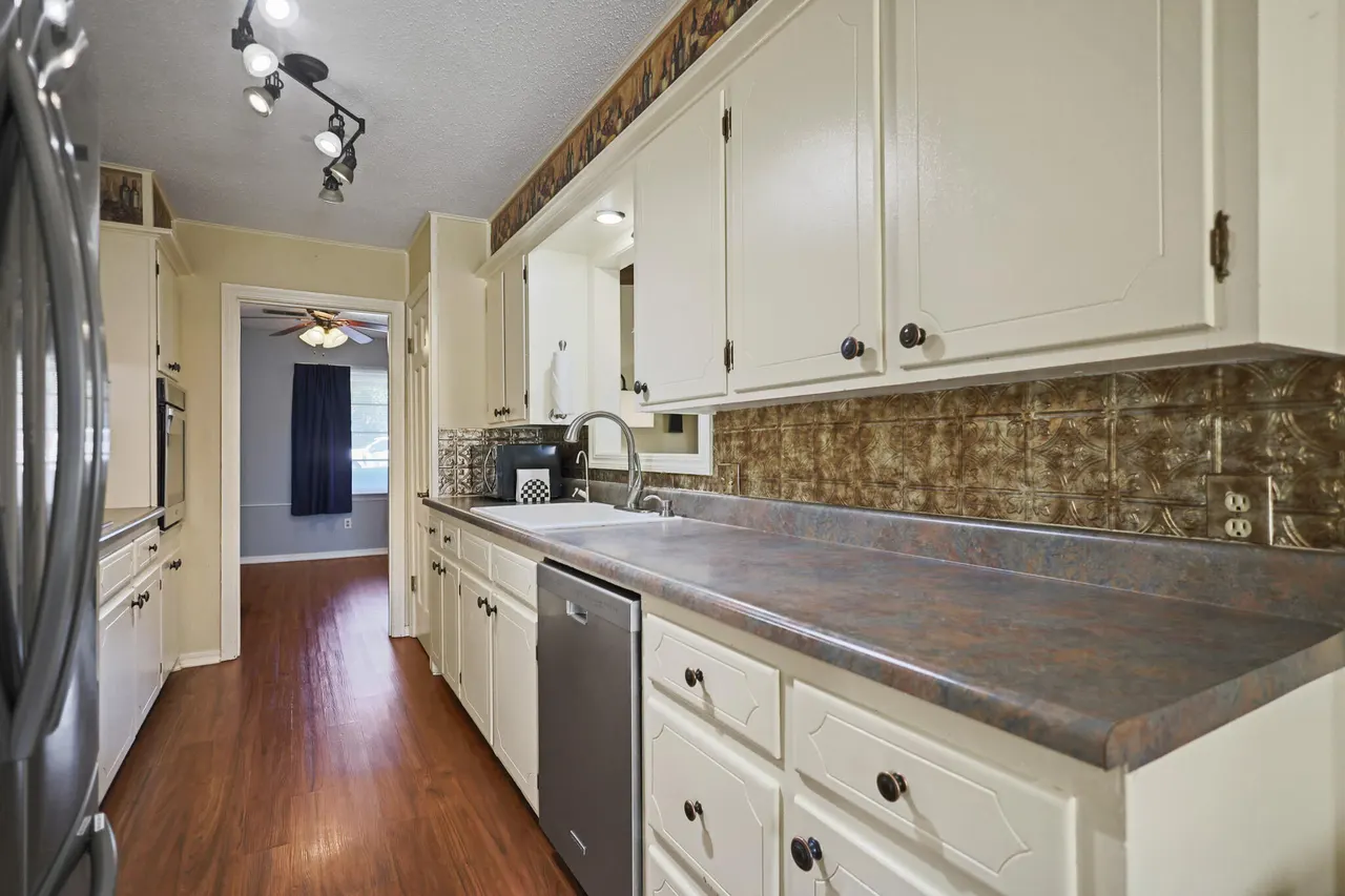 Photo 11 — 1611 55th Street, Lubbock, TX 79412