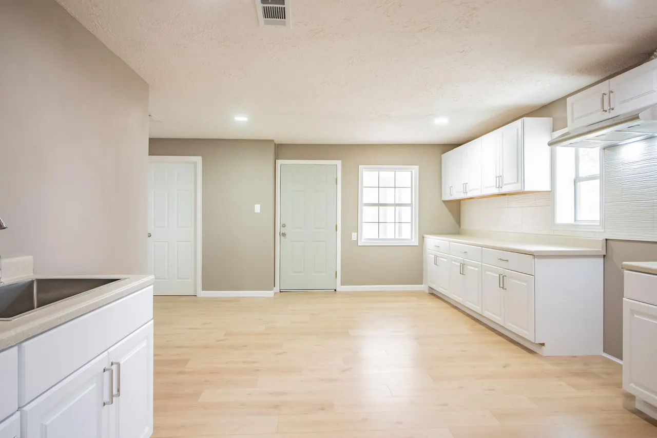 Photo 9 — 128 W Crockett Street, Floydada, TX 79235