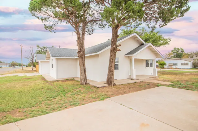 Photo 2 — 128 W Crockett Street, Floydada, TX 79235