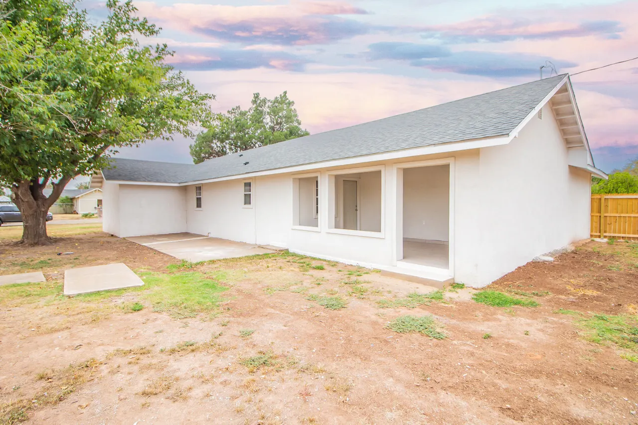 Photo 22 — 128 W Crockett Street, Floydada, TX 79235