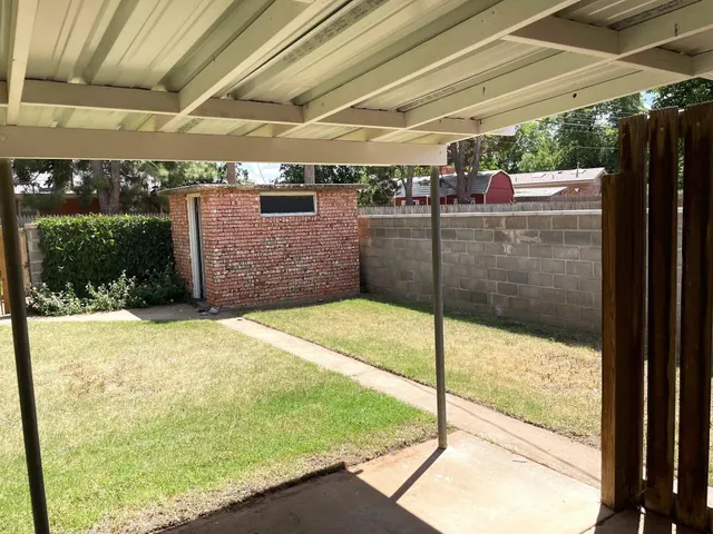 Photo 7 — 2105 65th Street, Lubbock, TX 79412