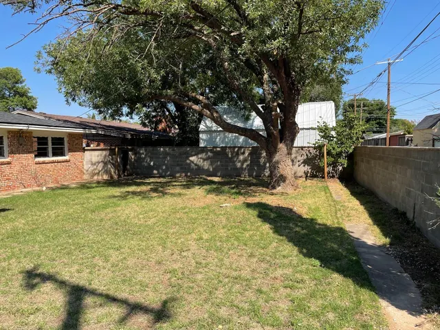 Photo 5 — 2105 65th Street, Lubbock, TX 79412