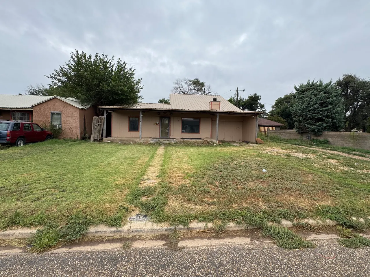 Photo 2 — 108 SE 10th Street, Plainview, TX 79072
