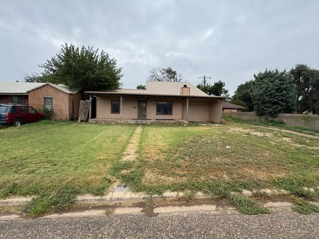 Photo 2 — 108 SE 10th Street, Plainview, TX 79072