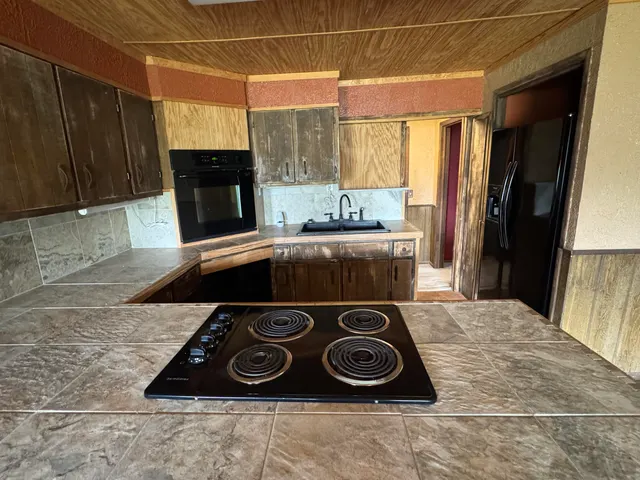 Photo 3 — 108 SE 10th Street, Plainview, TX 79072