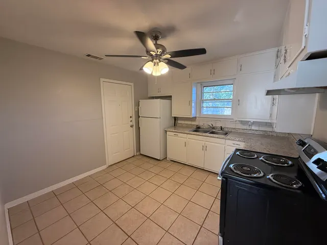 Photo 3 — 4008 32nd Street, Lubbock, TX 79410