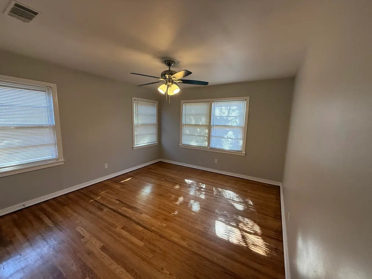 Photo 4 — 4008 32nd Street, Lubbock, TX 79410