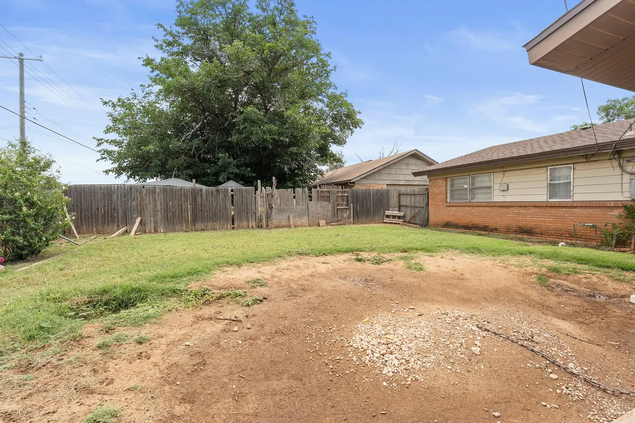 Photo 17 — 1509 E 1st Place, Lubbock, TX 79403