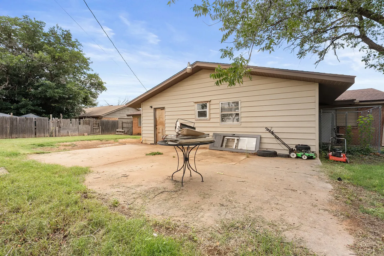 Photo 19 — 1509 E 1st Place, Lubbock, TX 79403