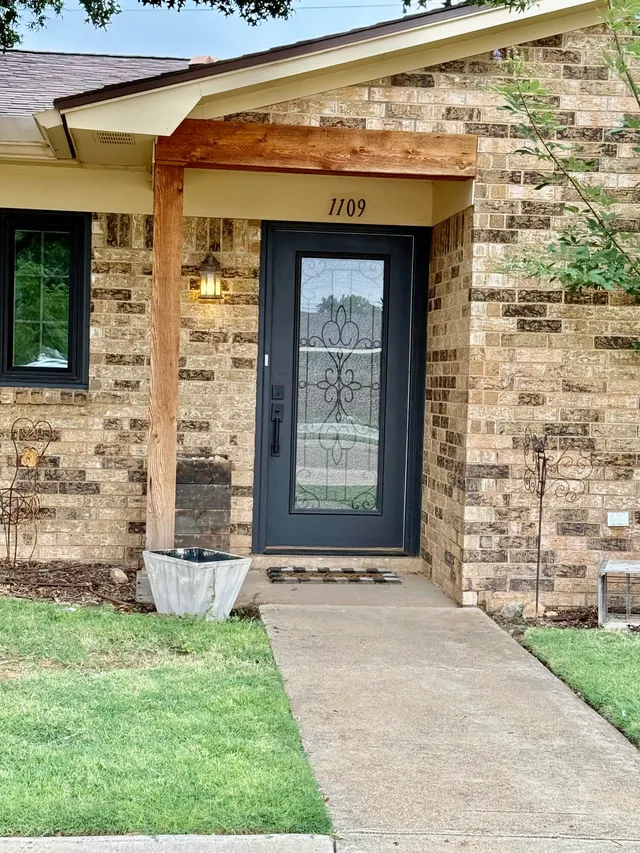 Photo 3 — 1109 15th Street, Shallowater, TX 79363
