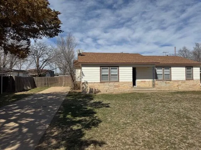 Photo 3 — 1040 W Dickens Street, Slaton, TX 79364