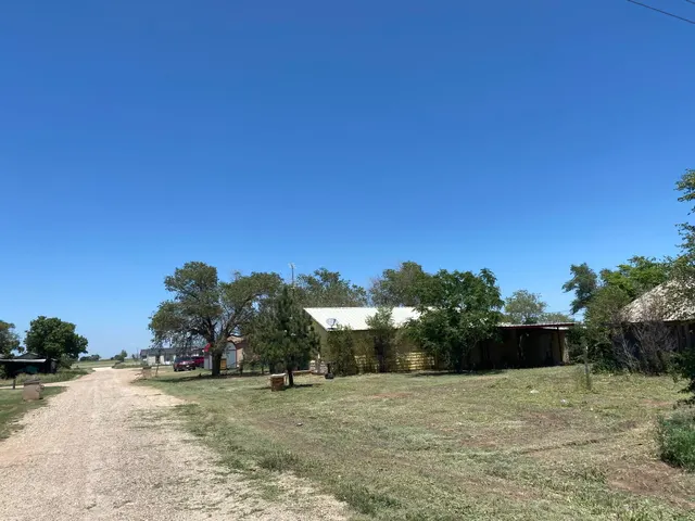Photo 4 — 216 N W 1st Street, Lockney, TX 79241