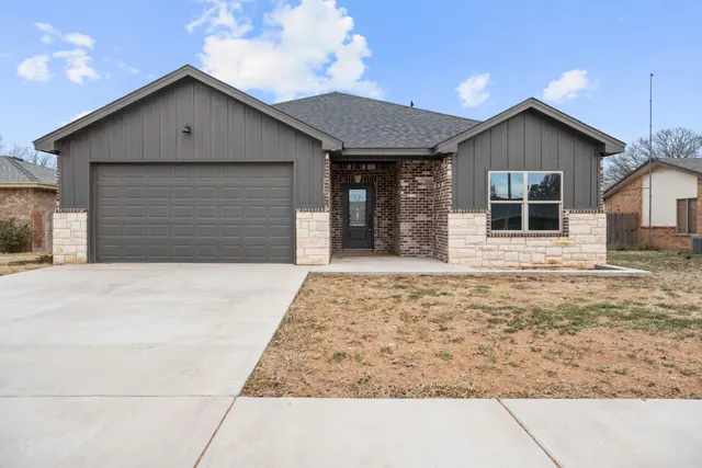Photo 2 — 310 E 16th Street, Wolfforth, TX 79382