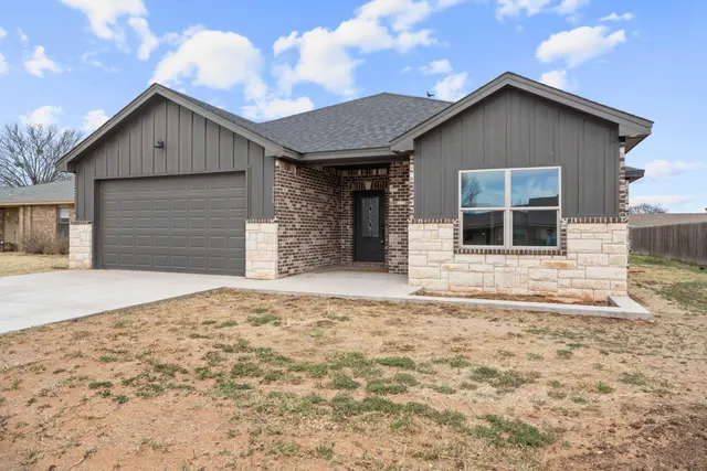 Photo 3 — 310 E 16th Street, Wolfforth, TX 79382