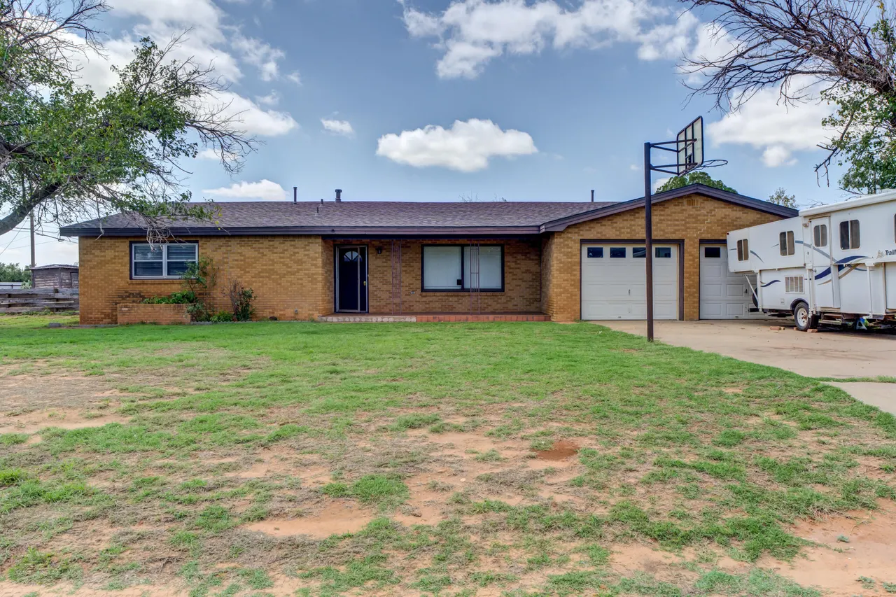 Front exterior — 802 3rd Street, Meadow, TX 79345