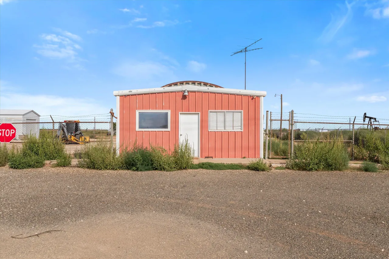 Photo 6 — 3689 S FM 303, Sundown, TX 79372