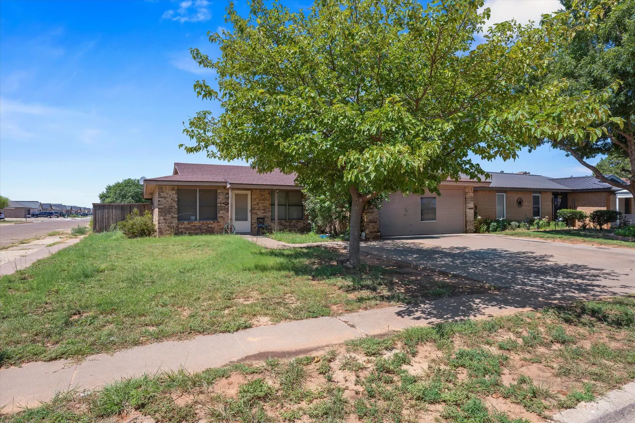 Photo 2 — 7420 Fir Avenue, Lubbock, TX 79404