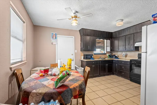 Photo 6 — 7420 Fir Avenue, Lubbock, TX 79404