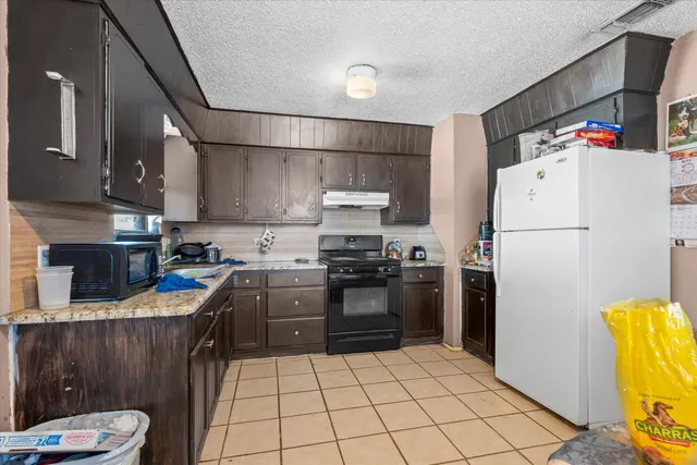 Photo 7 — 7420 Fir Avenue, Lubbock, TX 79404
