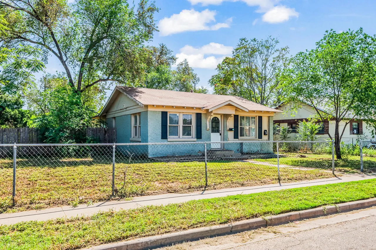 Photo 2 — 1921 27th Street, Lubbock, TX 79411