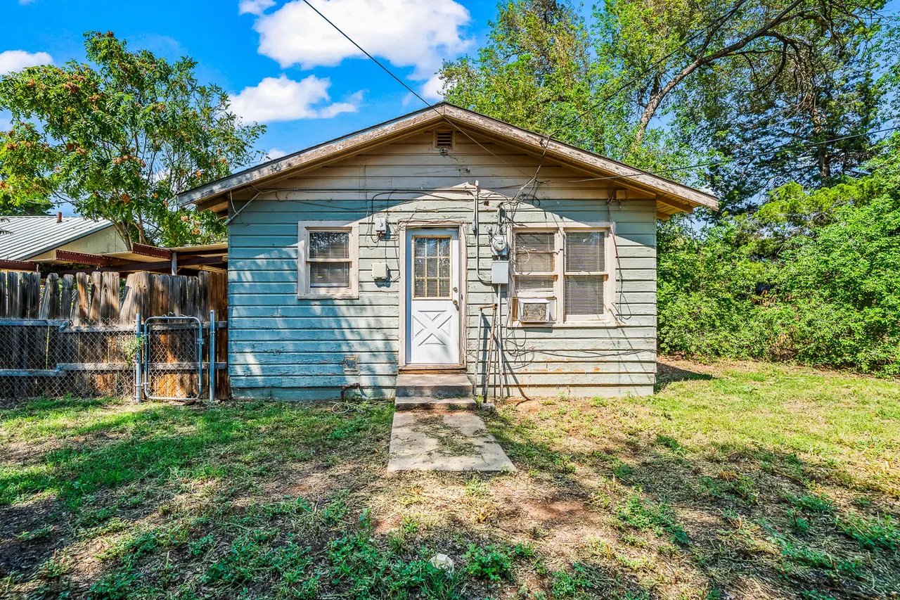 Photo 18 — 1921 27th Street, Lubbock, TX 79411
