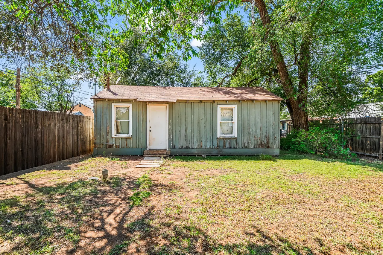 Photo 15 — 1921 27th Street, Lubbock, TX 79411