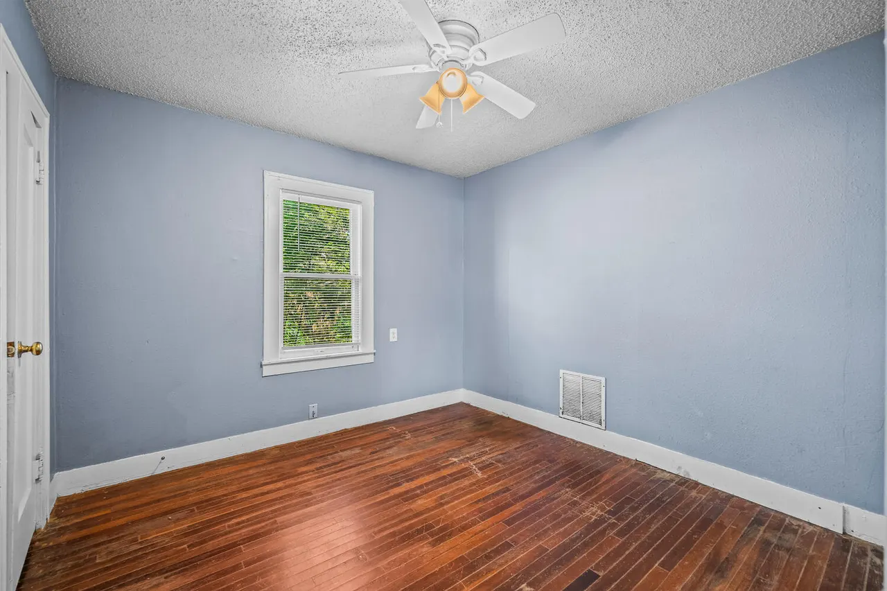 Photo 10 — 1921 27th Street, Lubbock, TX 79411
