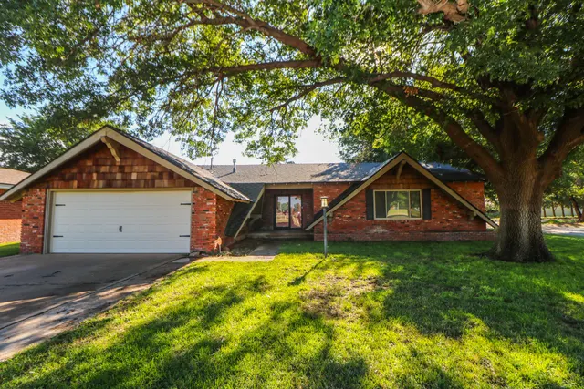 Front exterior — 800 Crescent Drive, Littlefield, TX 79339