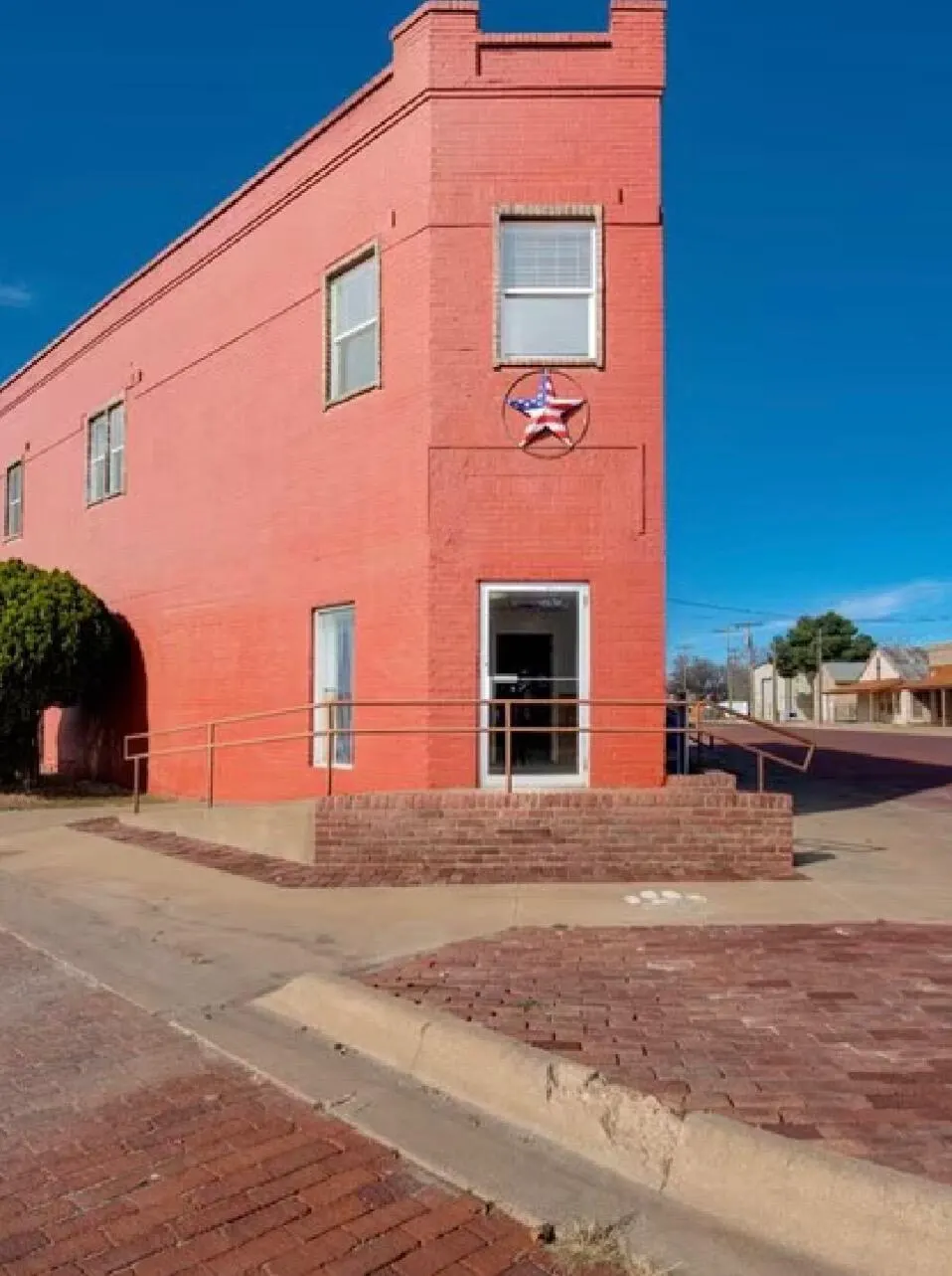 Front exterior — 105 W Panhandle Street, Slaton, TX 79364