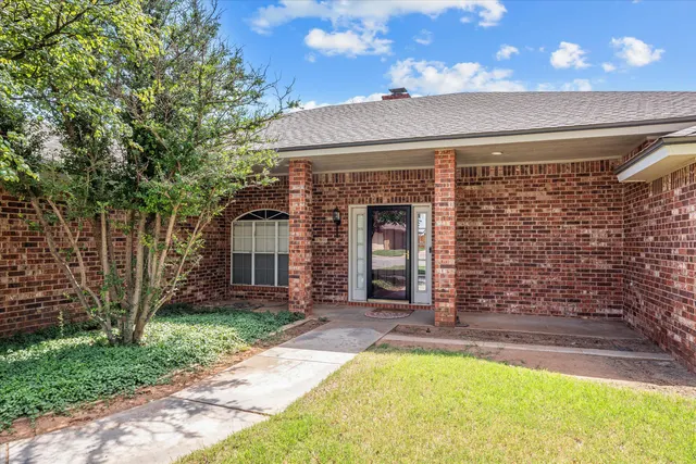Photo 2 — 504  East Jackson, Levelland, TX 79336