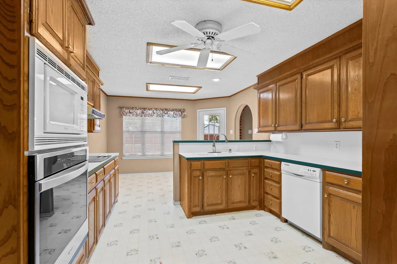 Photo 9 — 504  East Jackson, Levelland, TX 79336