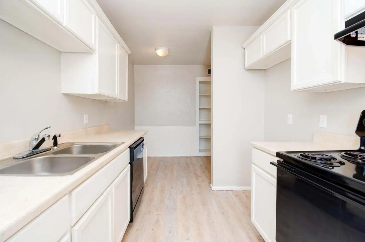 Photo 6 — 3302 Salisbury Avenue, Lubbock, TX 79410