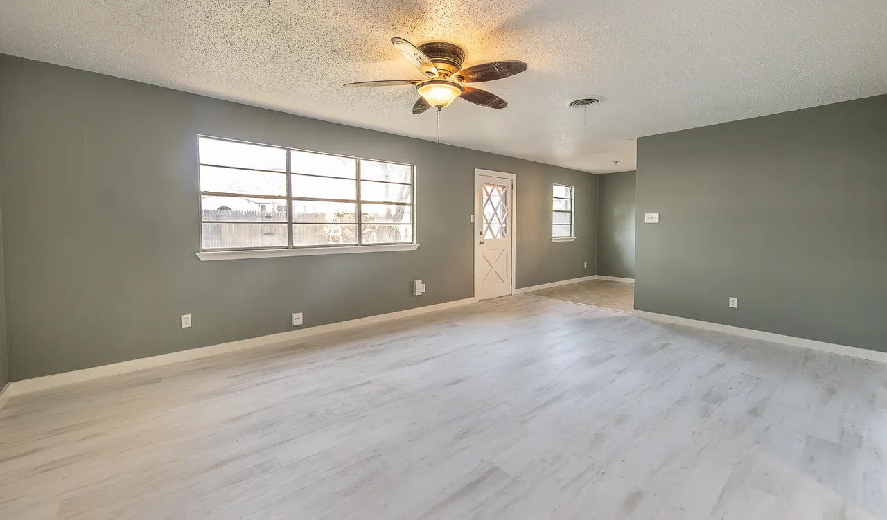 Photo 4 — 5405 49th Street, Lubbock, TX 79414