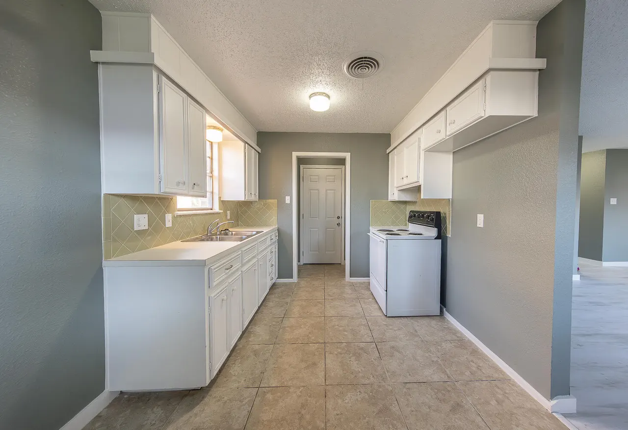 Photo 12 — 5405 49th Street, Lubbock, TX 79414