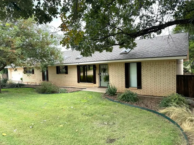 Photo 5 — 1412  Ebeling Drive, Plainview, TX 79072