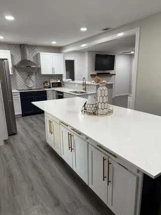 Sold home at 207 E Date Avenue