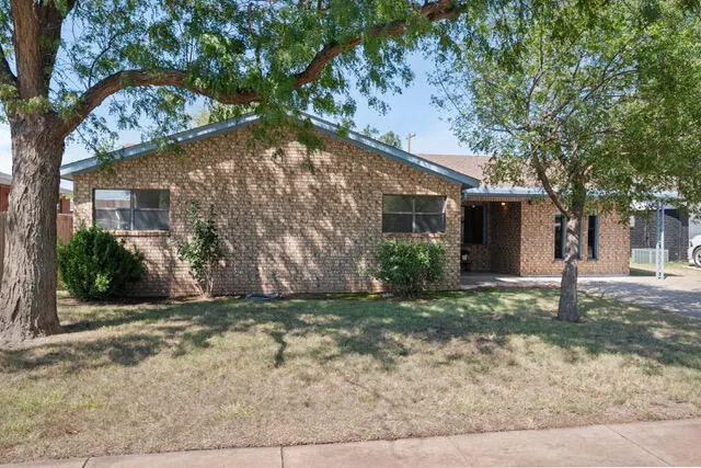 Photo 2 — 1403 Ennis Street, Plainview, TX 79072