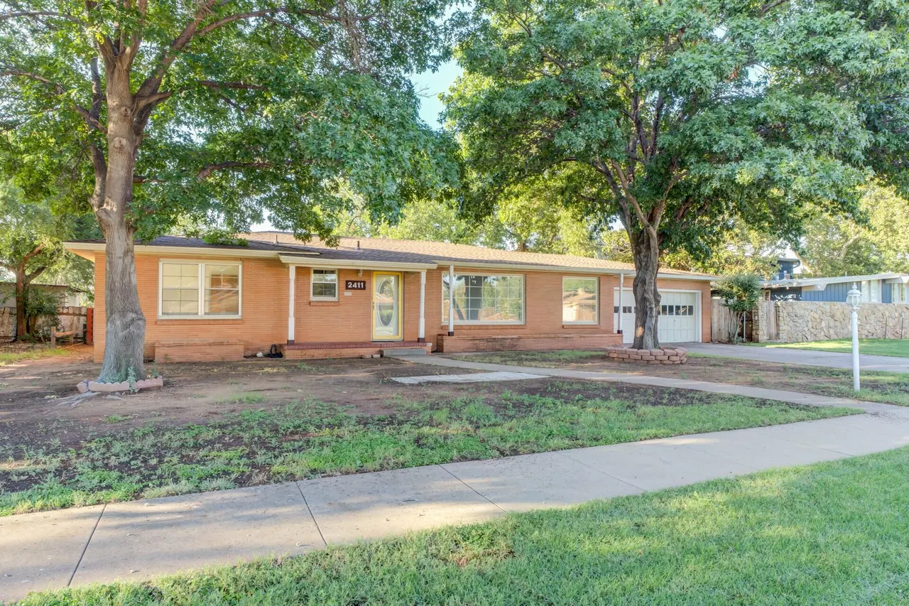 Photo 3 — 2411 33rd Street, Lubbock, TX 79411