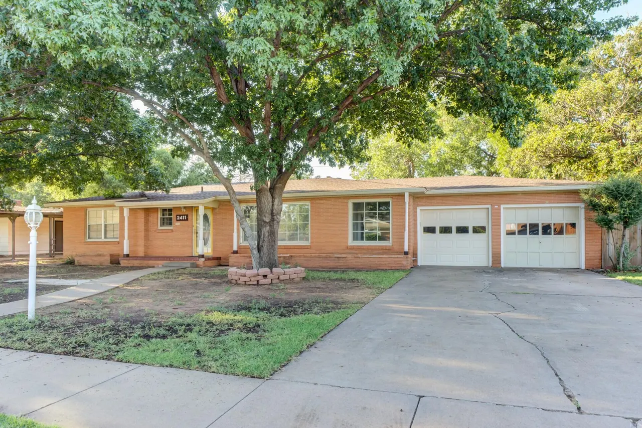 Photo 4 — 2411 33rd Street, Lubbock, TX 79411