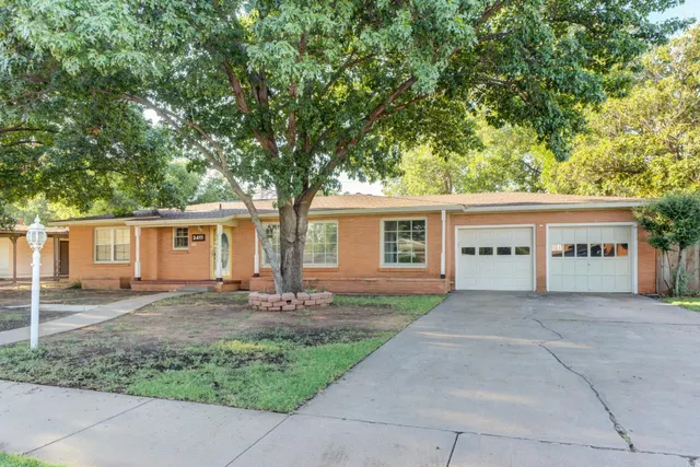 Photo 4 — 2411 33rd Street, Lubbock, TX 79411