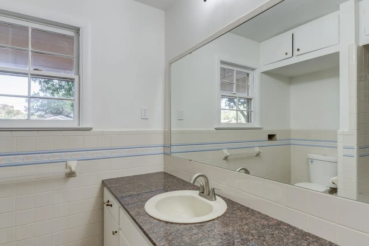 Photo 21 — 2411 33rd Street, Lubbock, TX 79411