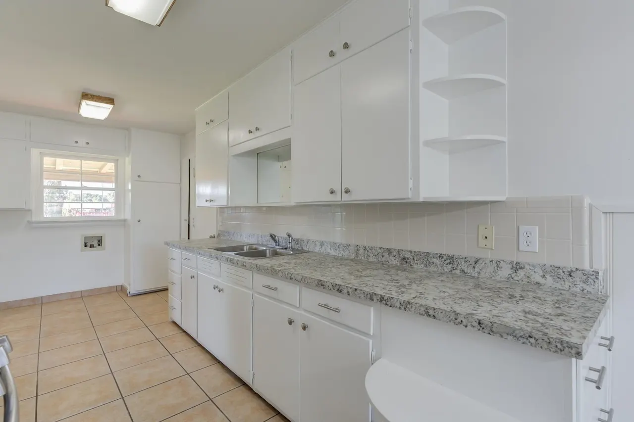 Photo 25 — 2411 33rd Street, Lubbock, TX 79411