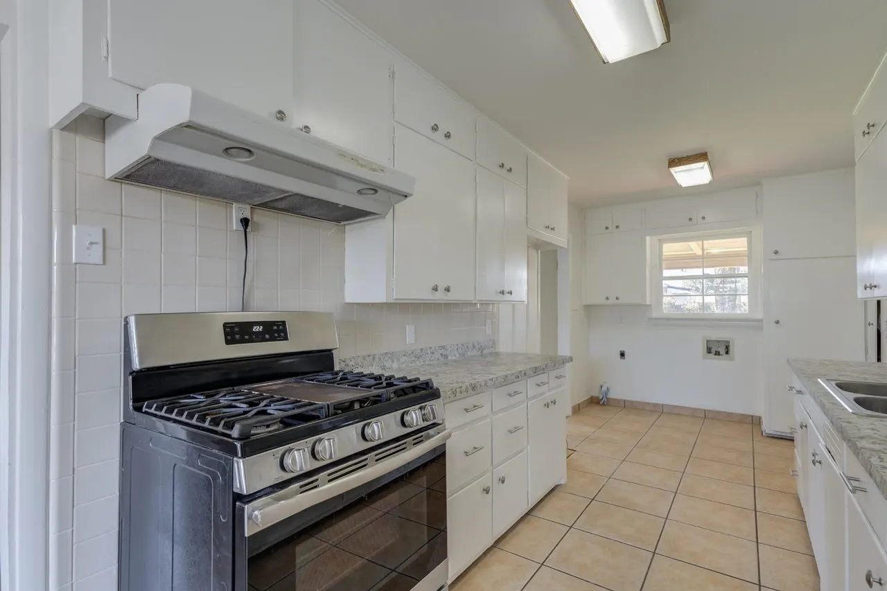 Photo 26 — 2411 33rd Street, Lubbock, TX 79411