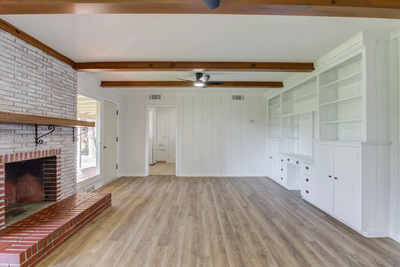 Photo 10 — 2411 33rd Street, Lubbock, TX 79411